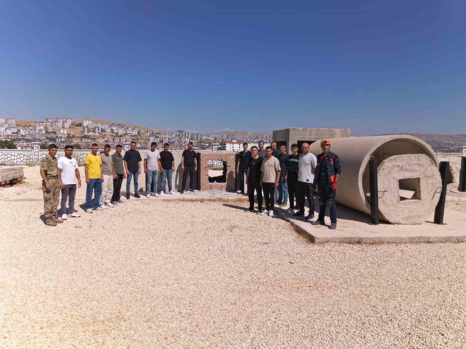 elazig-da-jandarma-personeline-enkazda-arama-kurtarma-temel-egitimi