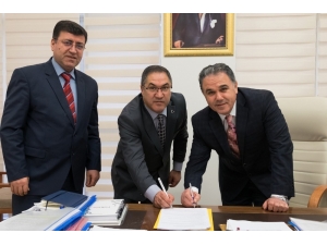 Bilecik Şeyh Edebali Üniversitesi İle Ptt Arasında Kurye Ve Kargo Sözleşmesi İmzalandı