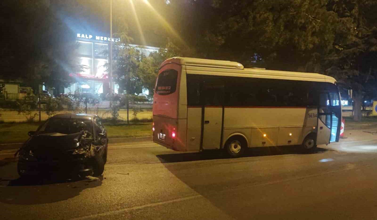 ters-yonden-gelen-alkollu-surucu-servis-minibusune-carpti