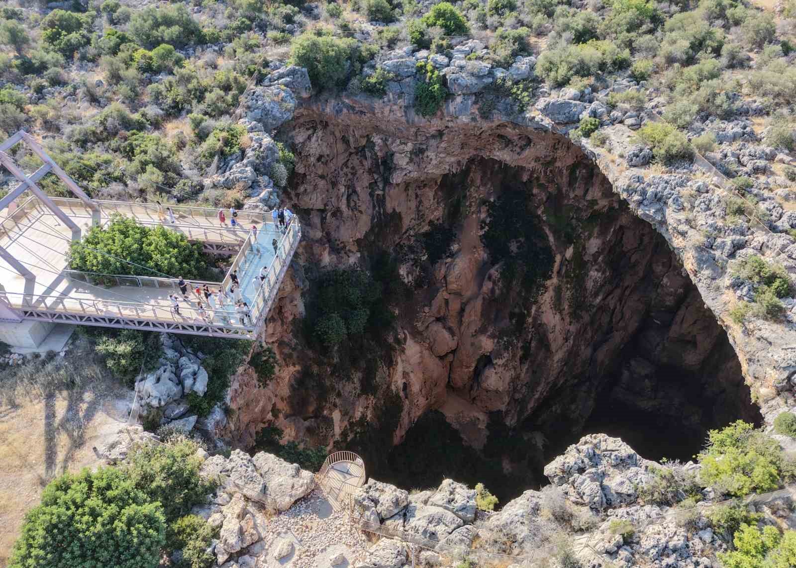 cennet-ve-cehennem-obruklarinda-ziyaretci-yogunlugu