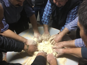 Başkan Kalın Değişörenlilerle ’Çekme Helva’ Yaptı