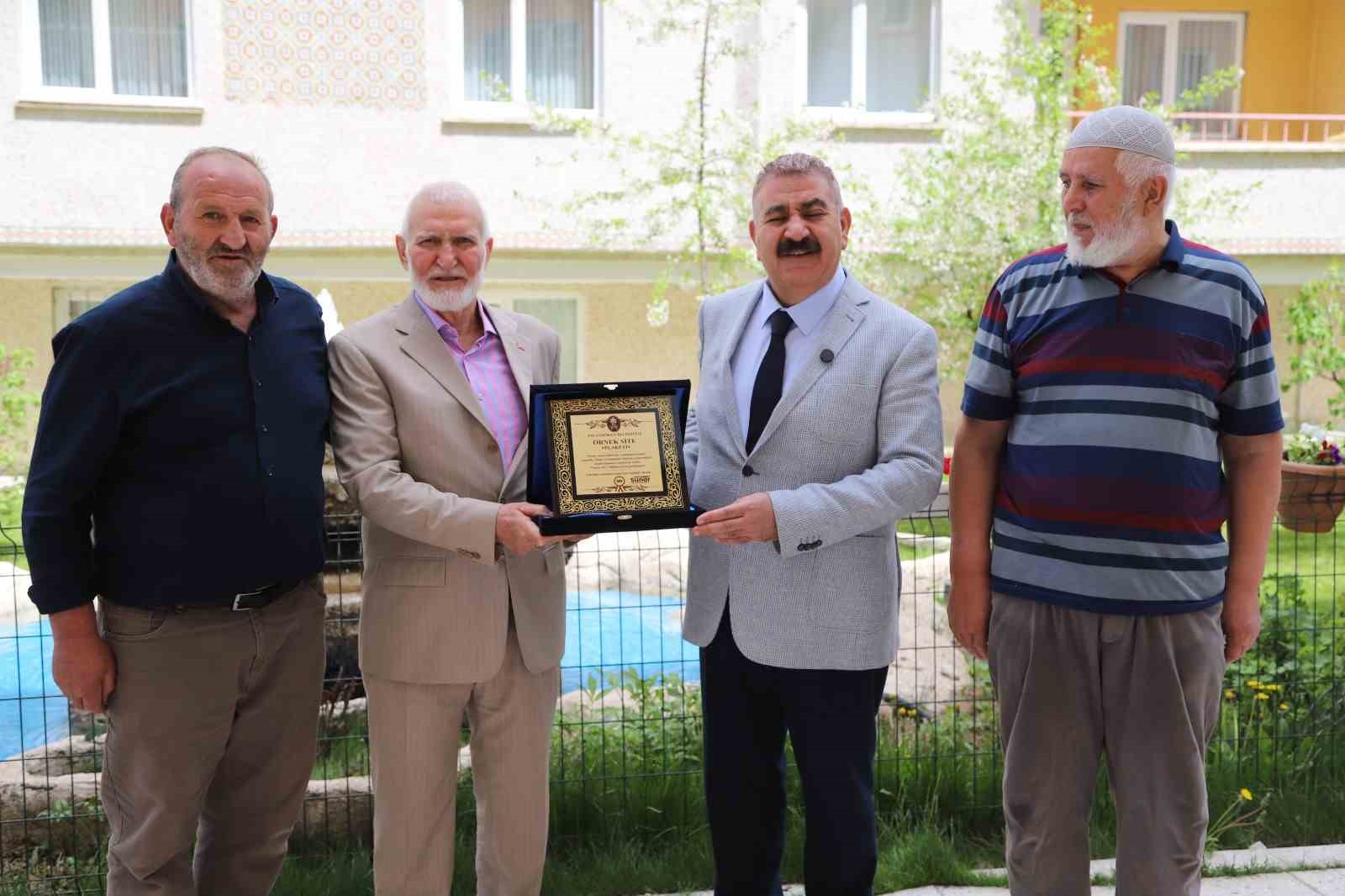 baskan-sunar-dan-cevre-duyarliligina-ornek-site-plaketi