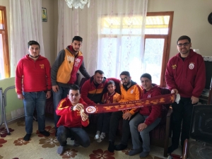 Ultraslan, Gomis Hayranı Mert Ali’yi Galatasaray Maçına Götürecek