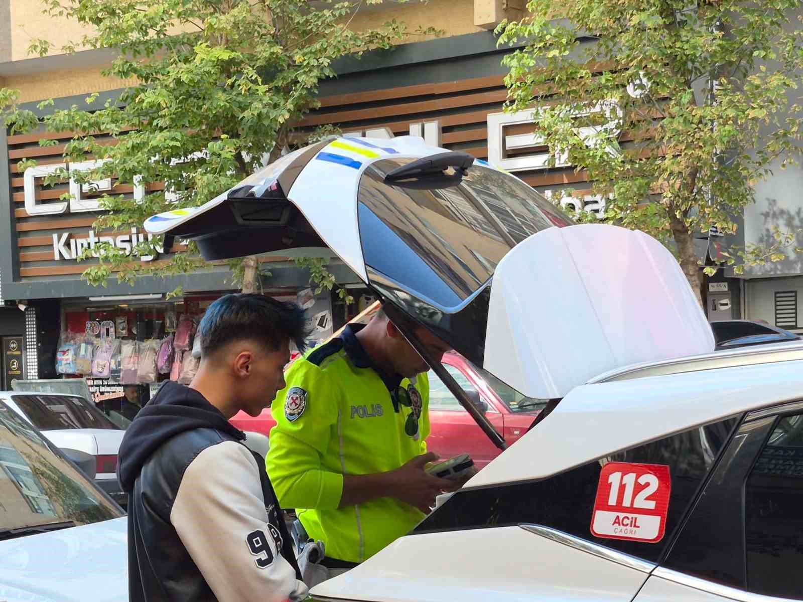 tartistigi-otomobil-surucusunu-yumruklayan-motosikletliye-180-bin-tl-ceza