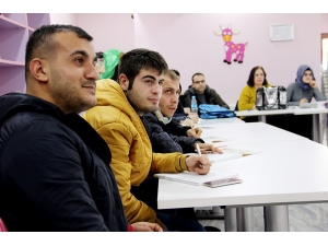 Engelli Adaylar Sınava Hazırlanıyor
