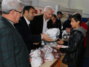 Viranşehir’de Öğrencilere Kitap Dağıtıldı