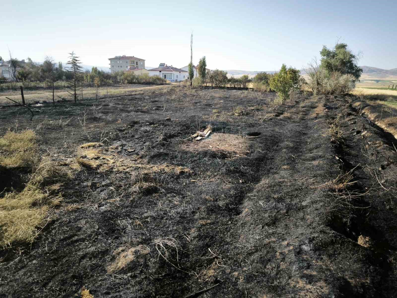 altinyayla-da-yangin-panigi-alevler-evlere-sicramadan-sonduruldu