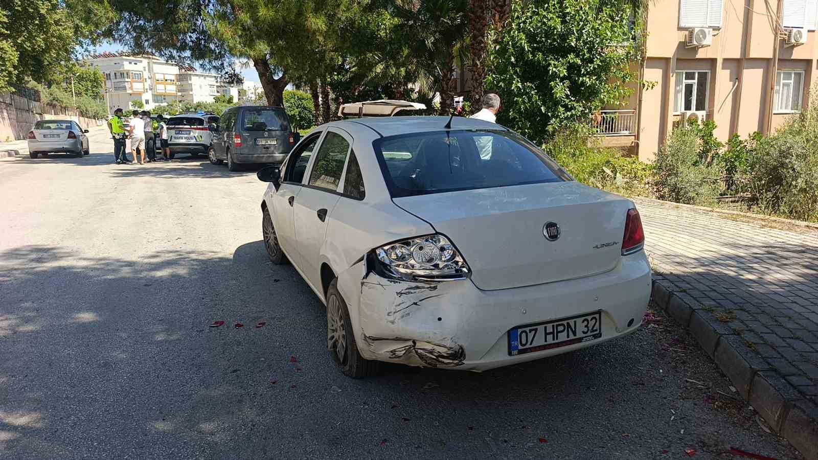 otomobil-park-halindeki-araca-carpti-1-yarali