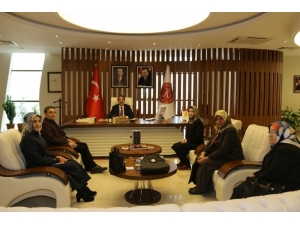 Ak Parti Kadın Kolları Başkanı Bilgiç, Rektör Bağlı’yı Ziyaret Etti
