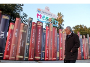 Bu Duvarı Görenler Durup Bir Daha Bakıyor