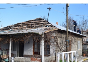 Alo Evlat Hattı’ndan 80 Yaşındaki Hatice Yılmaz’ın Evine Sıcak Dokunuş