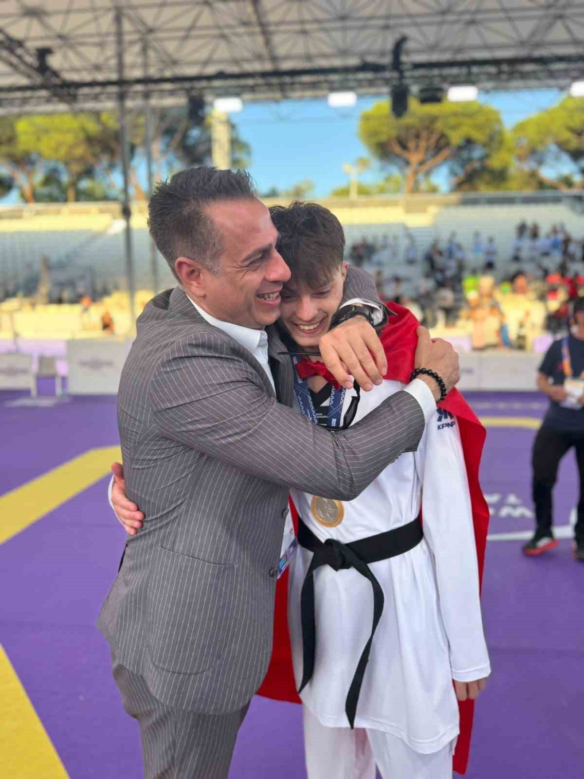 milli-taekwondocu-berkay-erer-roma-da-altin-madalya-kazandi