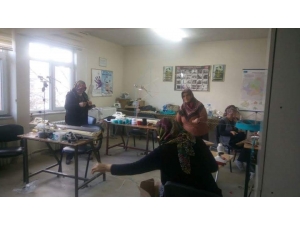 Kursta Yaptıkları İlk Atkıları Mehmetçiğe Hediye Ettiler