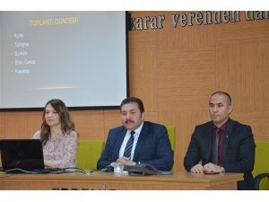 Edremit’te Öğretmenlerle Eğitim Değerlendirme Toplantısı Yapıldı