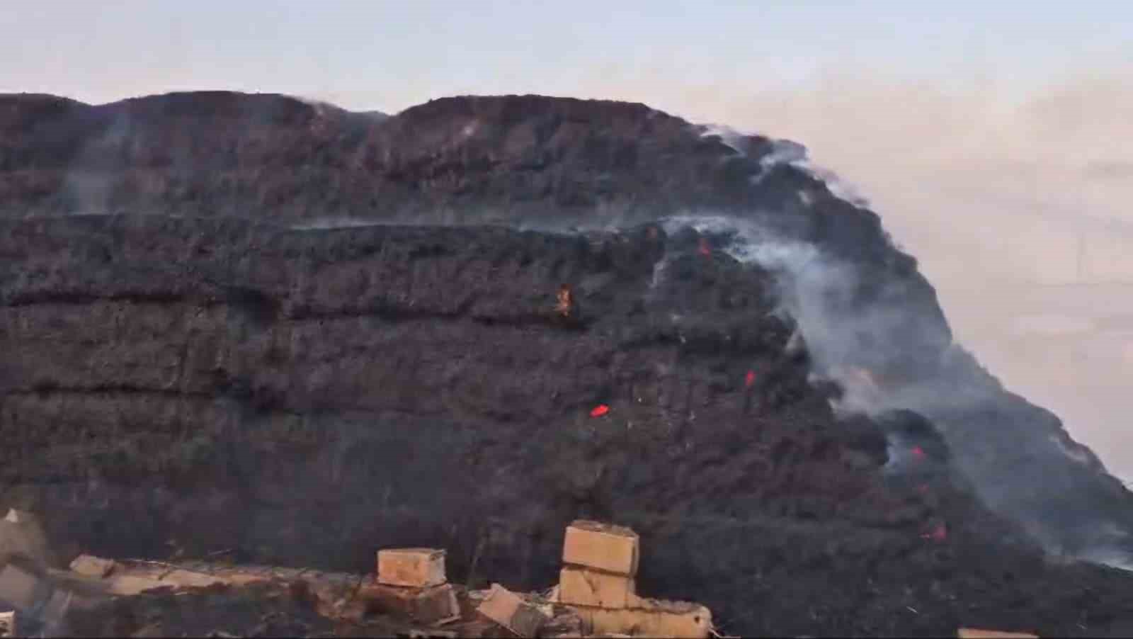 gaziantep-te-korkutan-yangin-binlerce-donum-arazi-ve-saman-balyasi-kul-oldu