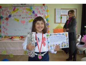 Minik Öğrencileri Okuma Bayramında Hünerleri Sergiledi