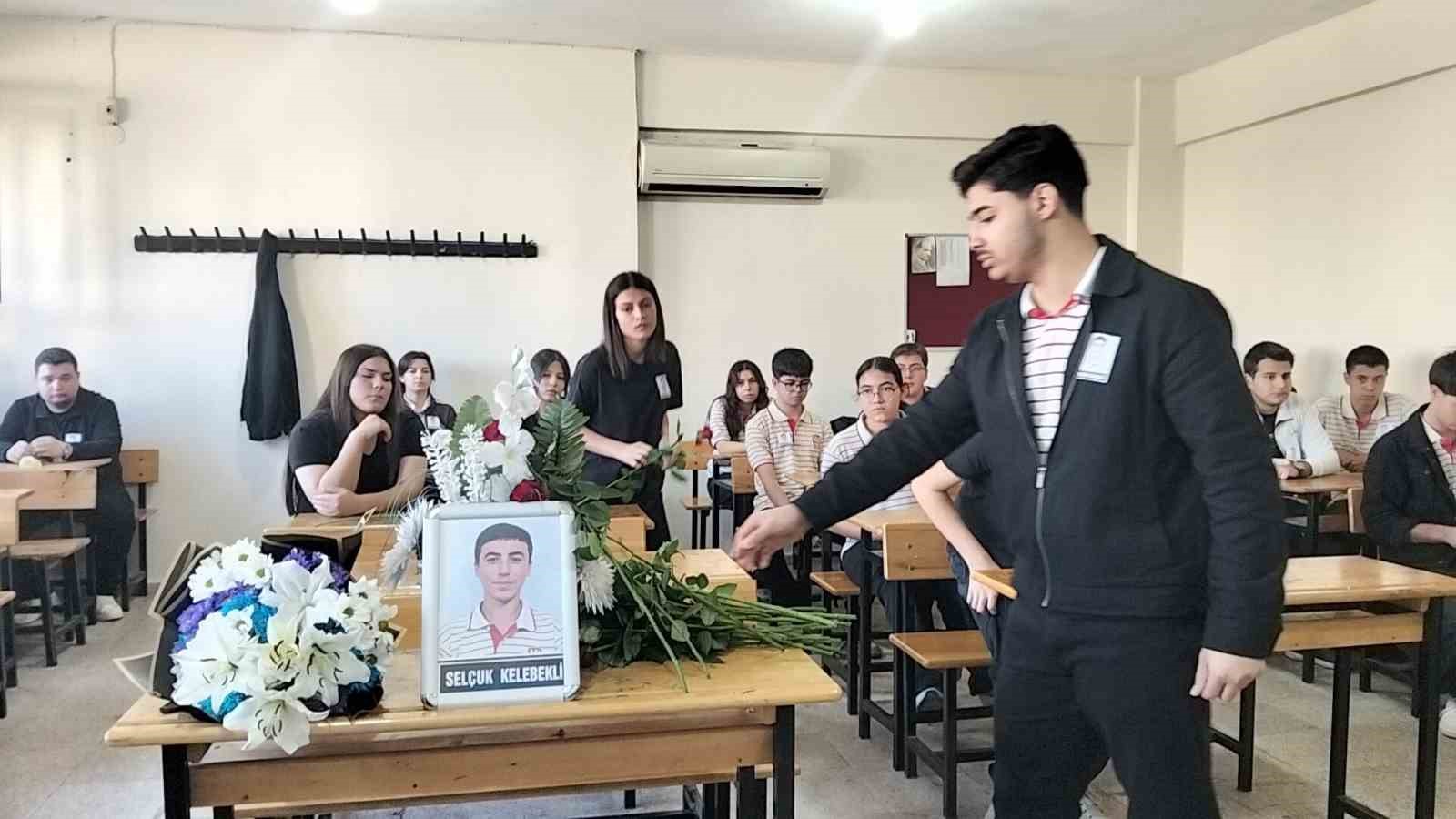 kazada-hayatini-kaybeden-selcuk-un-sirasina-arkadaslari-cicek-birakti