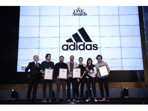 Adidas Yılın En İtibarlı Spor Markası Seçildi