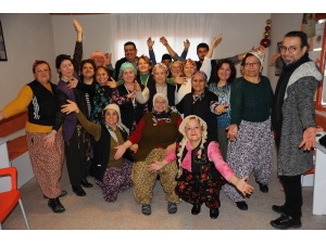 Gündüz Bağ Bahçede, Akşam Tiyatro Sahnesinde