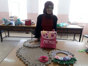 Kursta Öğrendikleriyle Ev Ekonomisine Katkı Sağlıyorlar