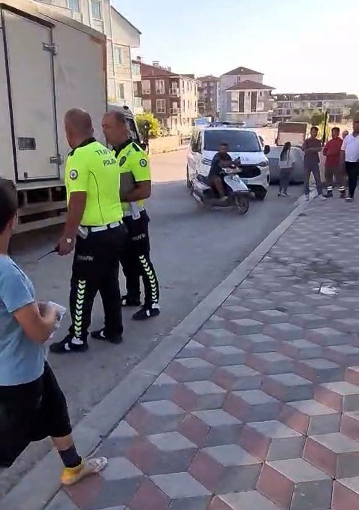 kamyonetini-tamir-etmek-isterken-altinda-kalip-yaralandi