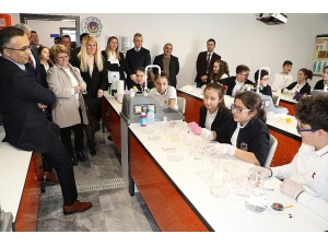 Vali Çeber, Hayatında İlk Kez Deney Yapmanın Mutluluğunu Yaşadı