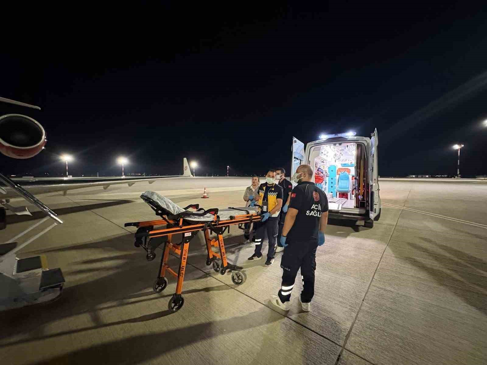 endonezya-da-kaza-geciren-turk-vatandasi-ambulans-ucakla-turkiye-ye-getirildi