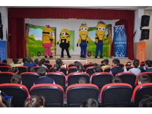 Nurdağı’nda Öğrencilere Tiyatro Gösterisi