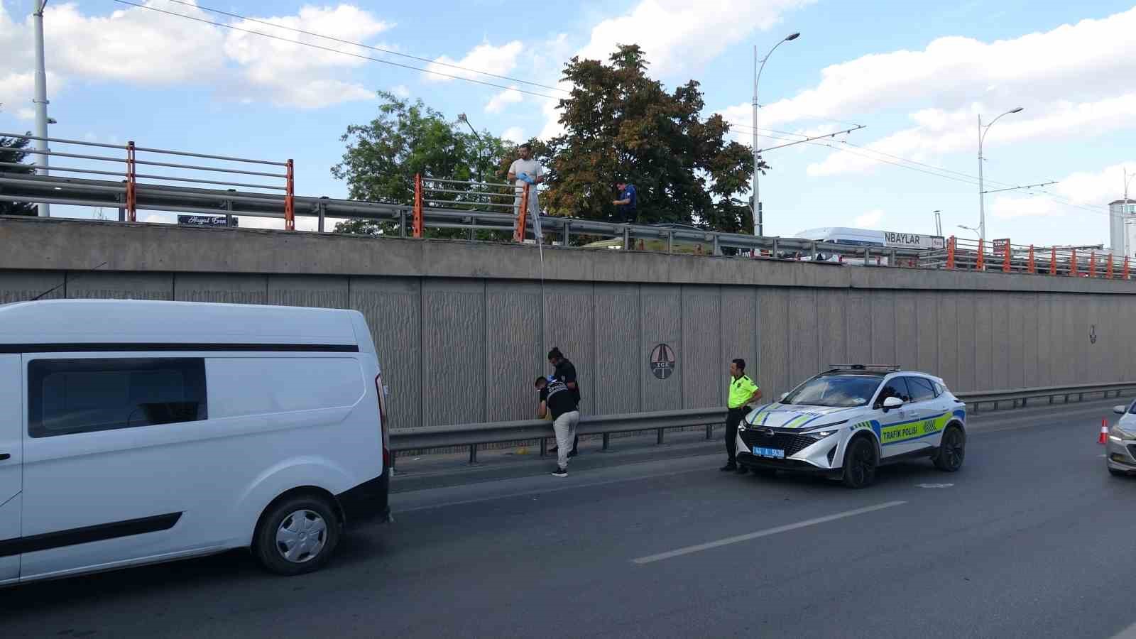 malatya-da-alt-gecit-korkuluklarindan-dusen-sahis-agir-yaralandi