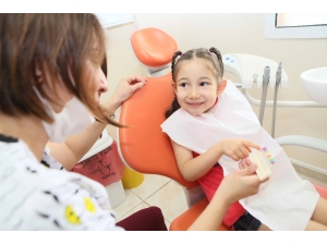 Bayraklı’da Binlerce Kişinin Dişine Ücretsiz Tedavi