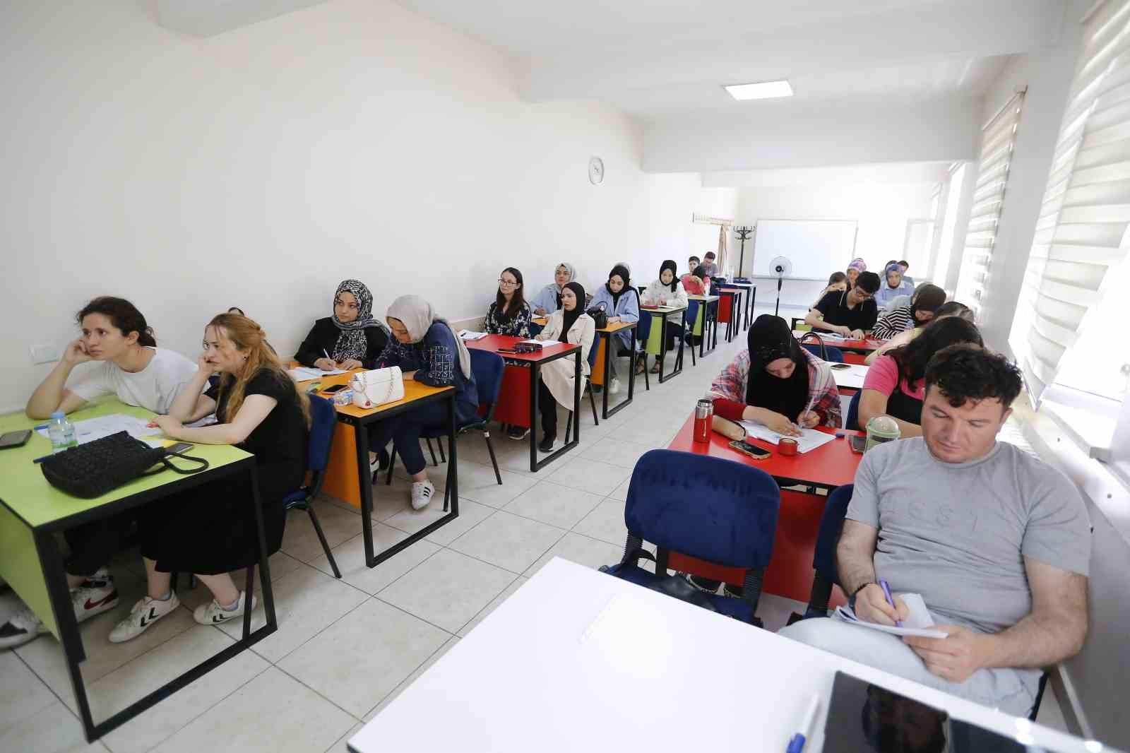 buyuksehir-kaymek-in-kpss-kursuna-ek-kpss-deneme-kulubu-ile-sinava-tam-hazirlik