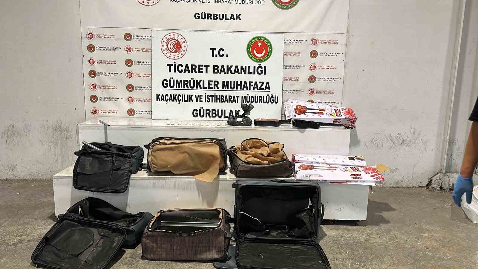 gurbulak-ta-oyuncak-gitarin-icinden-uyusturucu-cikti-tirda-morfin-ele-gecirildi