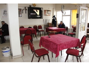 Kıraathaneciler Gelecekten Umutsuz