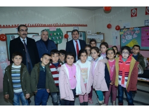 Darende Belediyesi’nden Öğrencilere Mont Yardımı Sürüyor