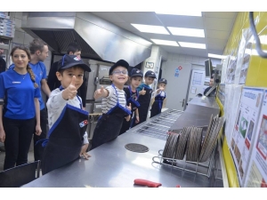 Minik Elleri İle Pizza Yaptılar