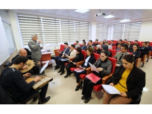 Üniversitede Türk Müziği Korosu Çalışmalarını Sürdürüyor