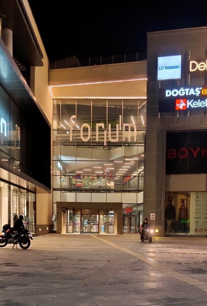 forum-kayseri-onunde-bicakli-kavga