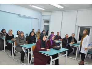 Ak Parti İlçe Teşkilatı Üyelerine İletişim Ve Diksiyon Eğitimi