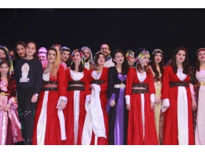 Reng-i Hakkari Etkinliğine 2 Bin Kişi Katıldı