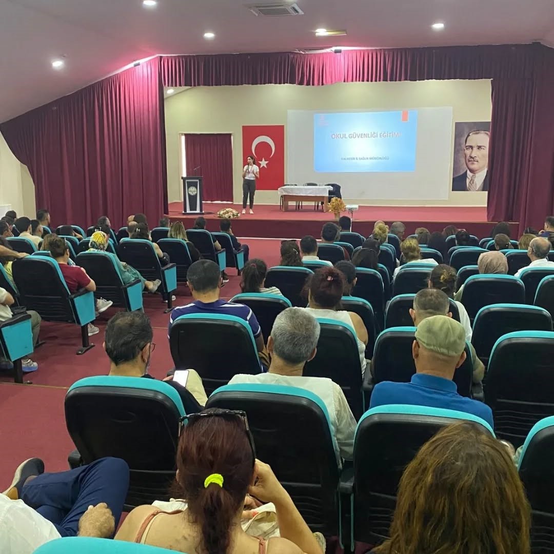 edremit-te-okul-mudurleri-ve-rehber-ogretmenlere-siber-guvenlik-egitimi-verildi