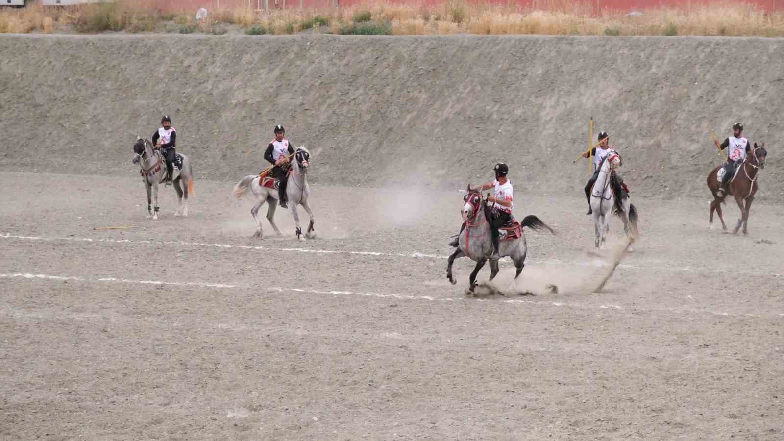 erzincan-da-kulupler-il-birinciligi-atli-cirit-musabakalari-tamamlandi