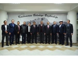 Narın Valisi Amanbay Kayıpov, Belediye Başkanı Tahsin Babaş’ı Makamında Ziyaret Etti