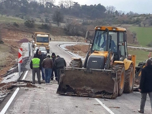 Çavdarhisar’da 3 Köy Yoluna Sıcak Asfalt