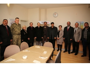 Vali Pehlivan Kızılay Malzeme Depolarında İncelemelerde Bulundu