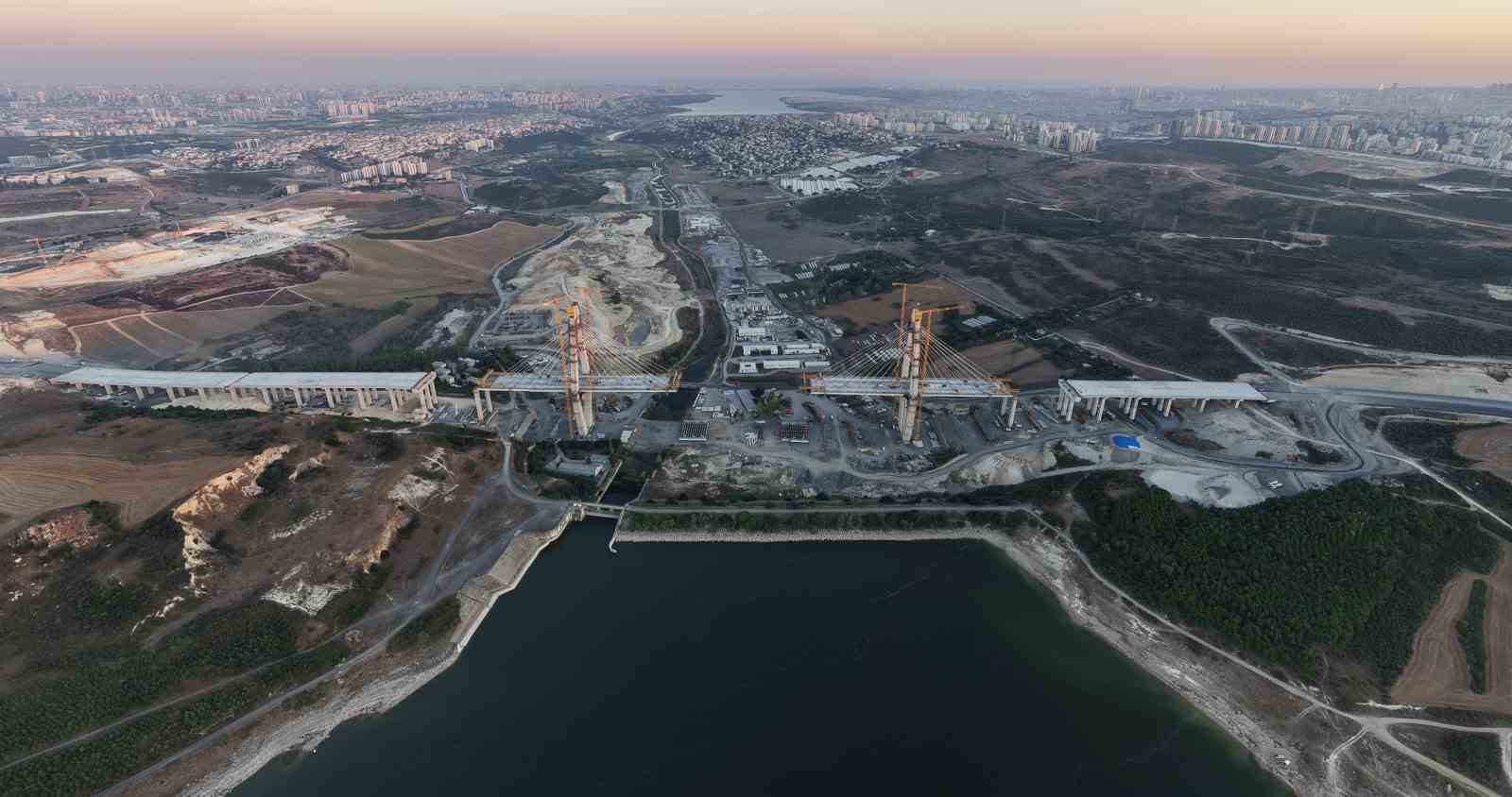kanal-istanbul-lun-ilk-koprusunde-250-tonluk-dev-operasyon