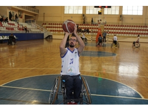 Üzerine Ağaç Devrilen Akut Gönüllüsü Felç Kaldı, Hayata Basketbolla Tutundu