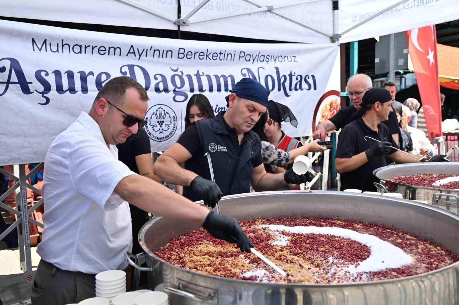 persembe-pazari-nda-2-bin-kisilik-asure-ikrami