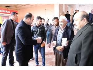 Şanlıurfa’da Hasta Yakınlarına Sıcak Çorba İkramı