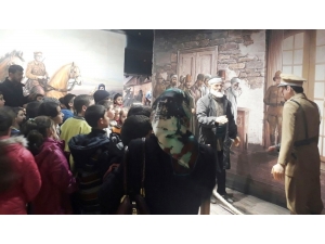 Büyükşehir Belediyesi 400 Öğrenciye Kültürel Gezi Düzenledi