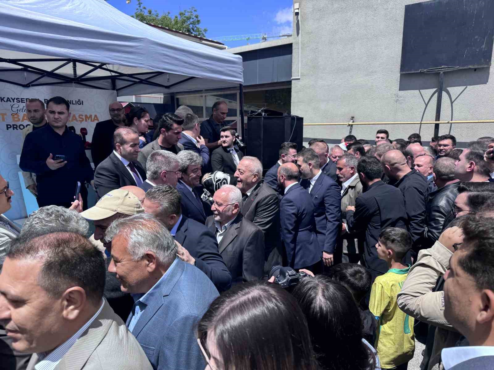 ak-parti-kayseri-il-teskilati-bayramlasti